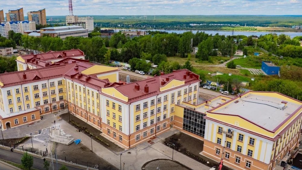 Новое здание школы на улице Уральской